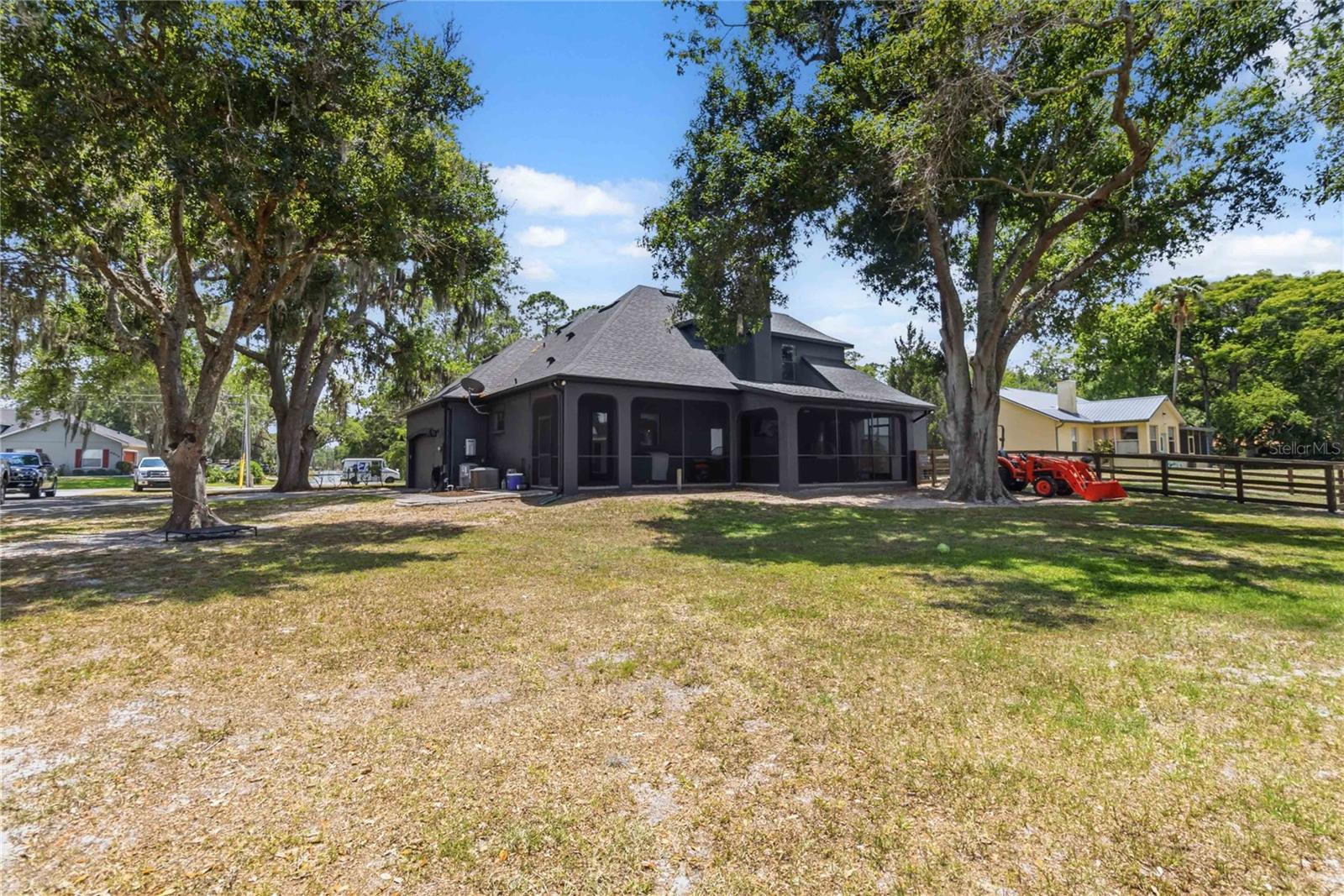 OAKWOOD SHORES - Residential