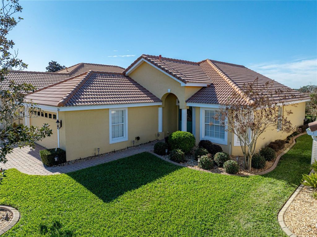 Photo of 332 Niblick Circle, Winter Haven, FL 33881 (MLS # P4937599)