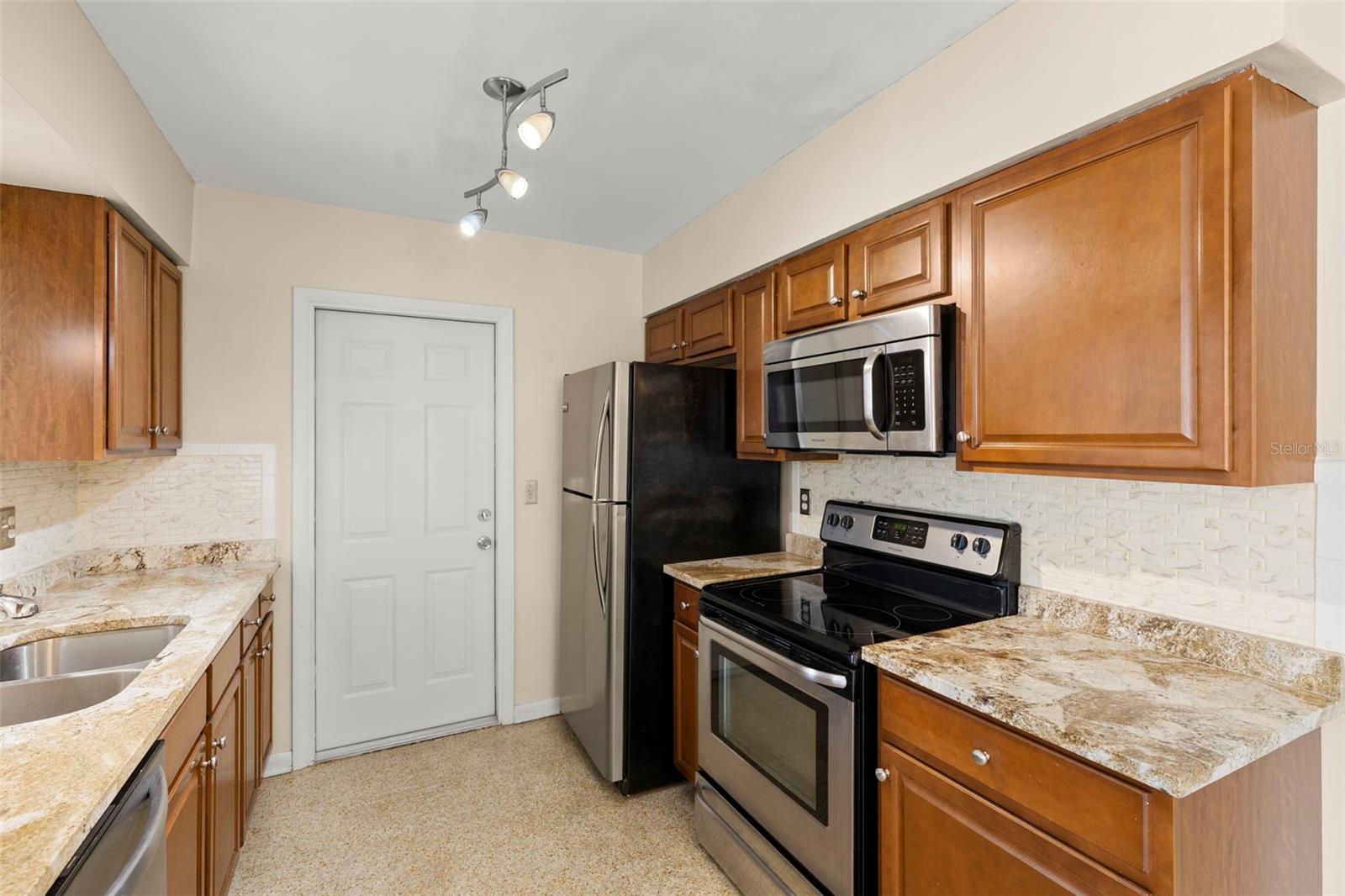 HARBOR LAKE ESTATES - Residential