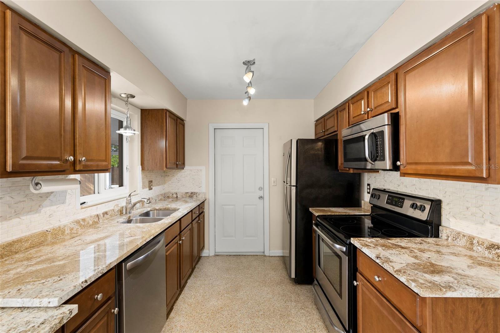 HARBOR LAKE ESTATES - Residential