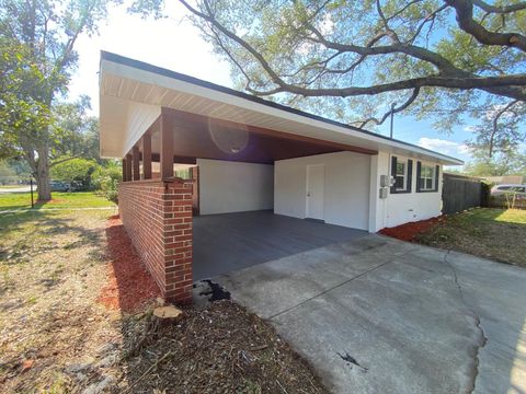 A home in LAKELAND