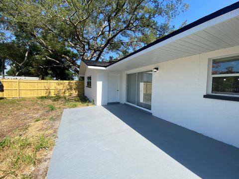 A home in LAKELAND