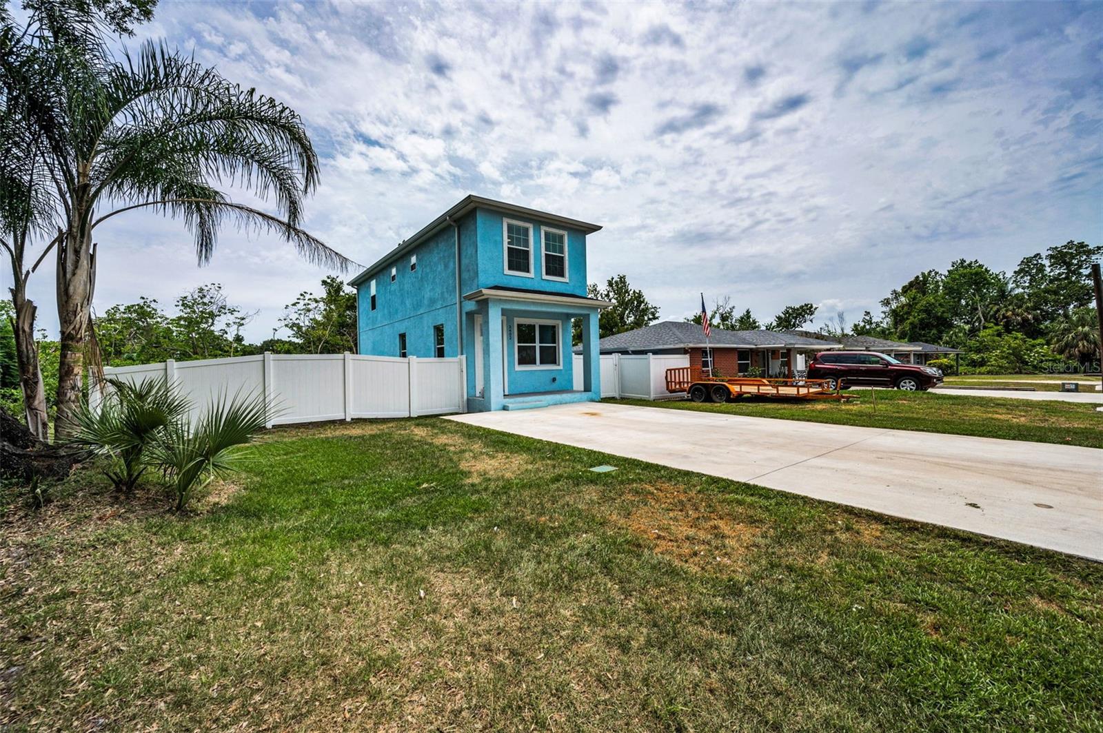3402 W CLIFTON STREET