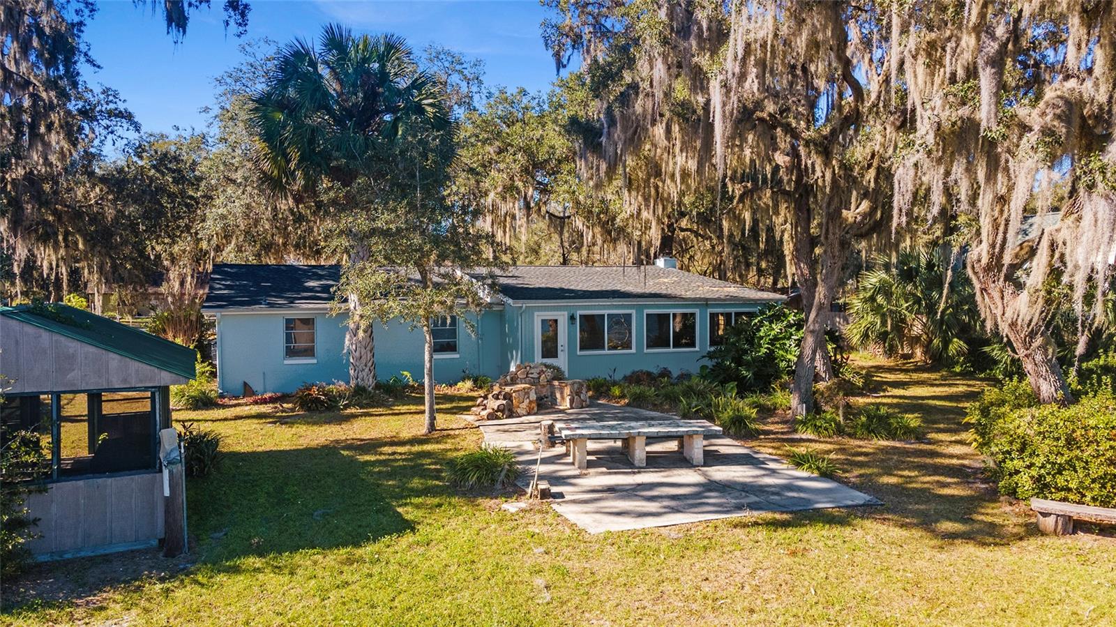 ISLAND LAKE - Residential