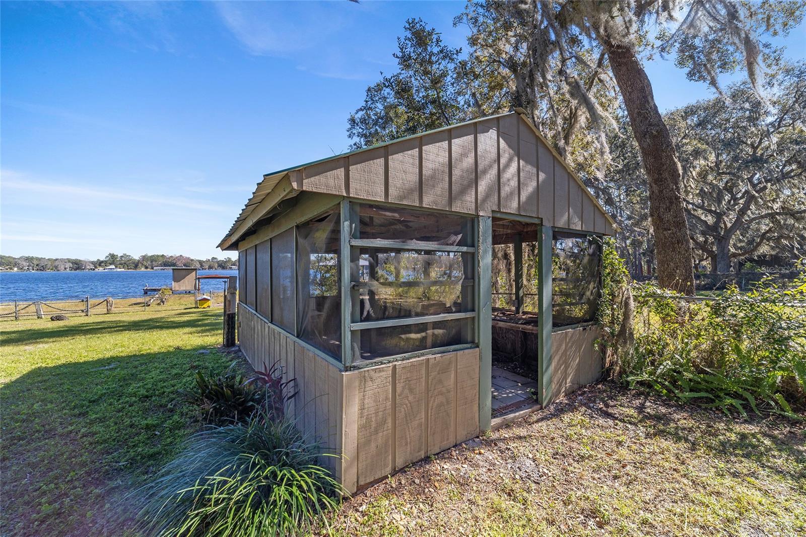 ISLAND LAKE - Residential