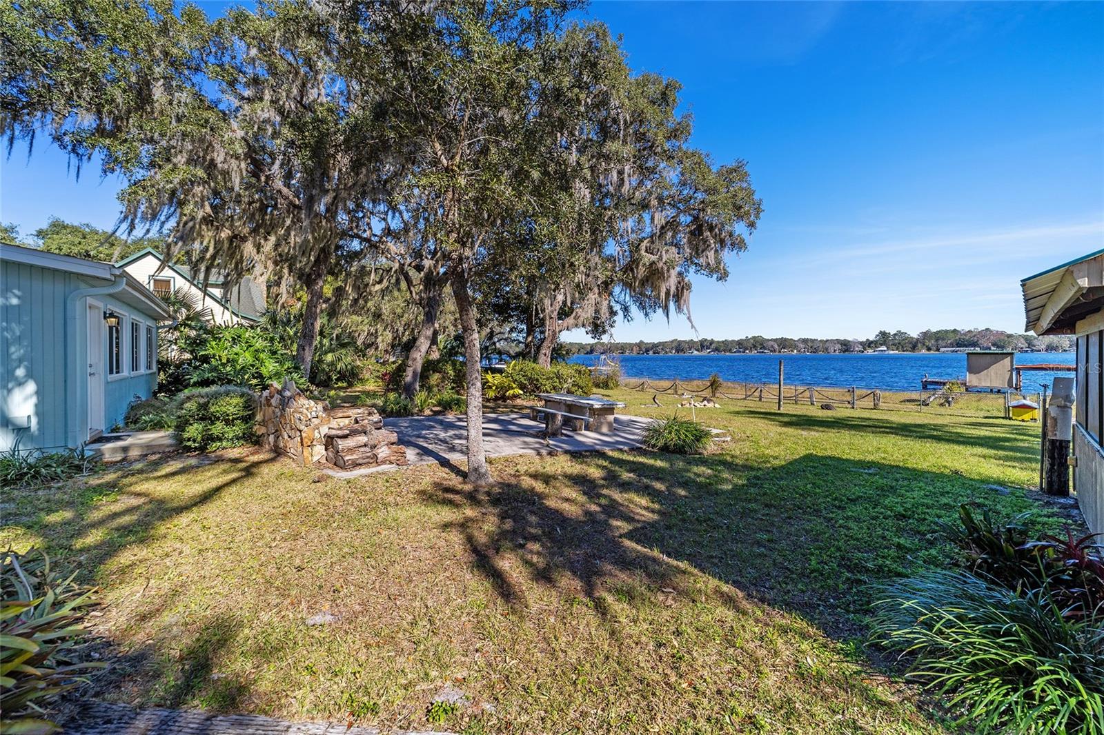 ISLAND LAKE - Residential