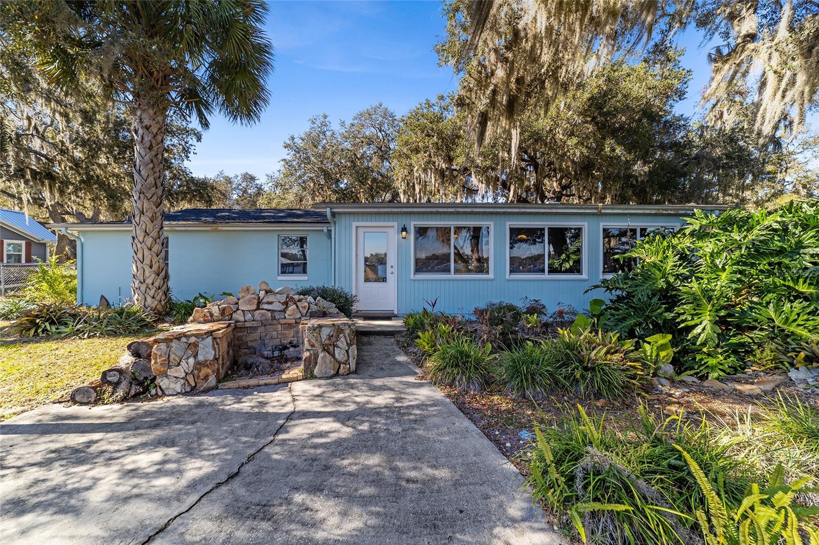 ISLAND LAKE - Residential