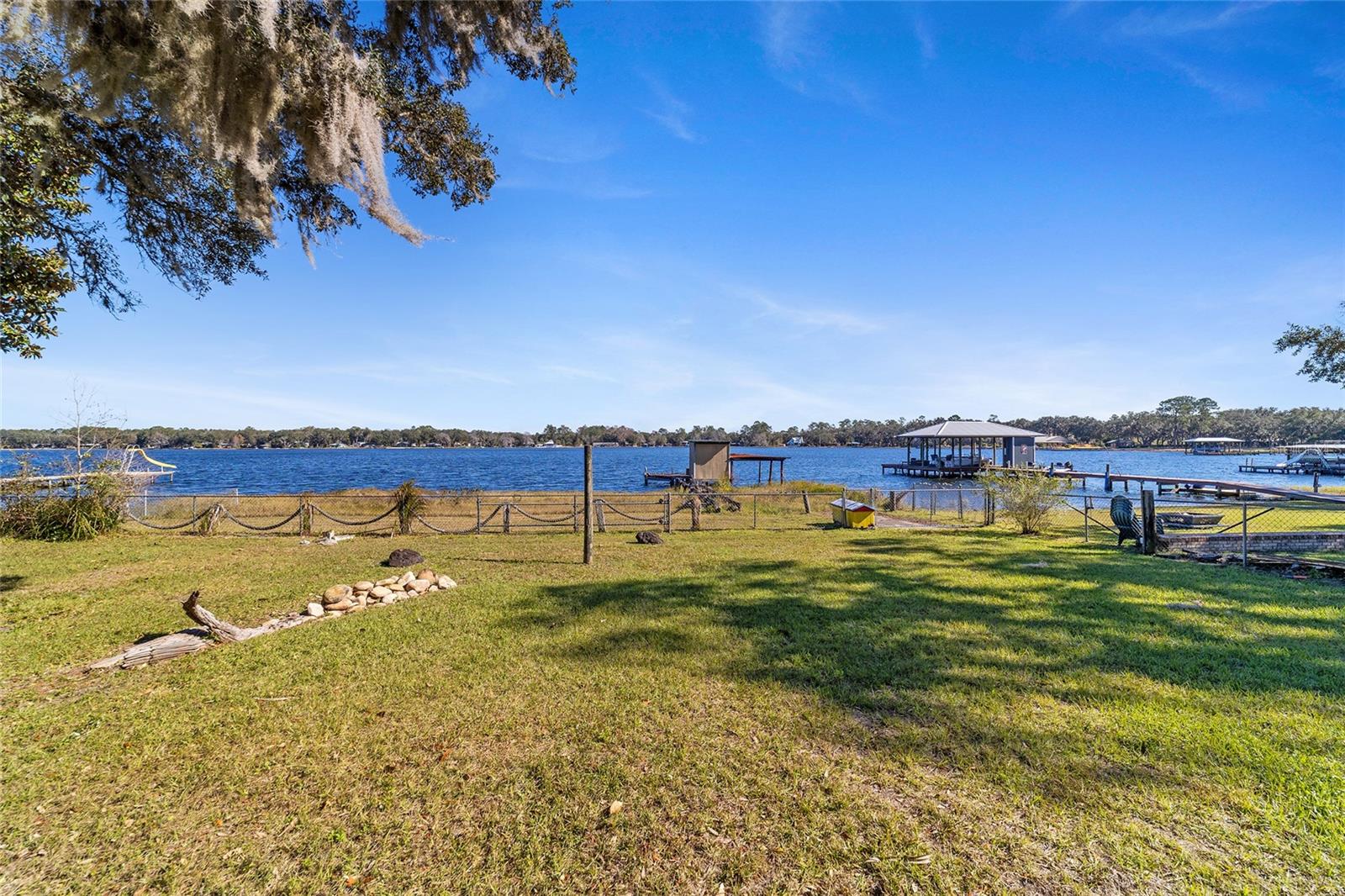 ISLAND LAKE - Residential