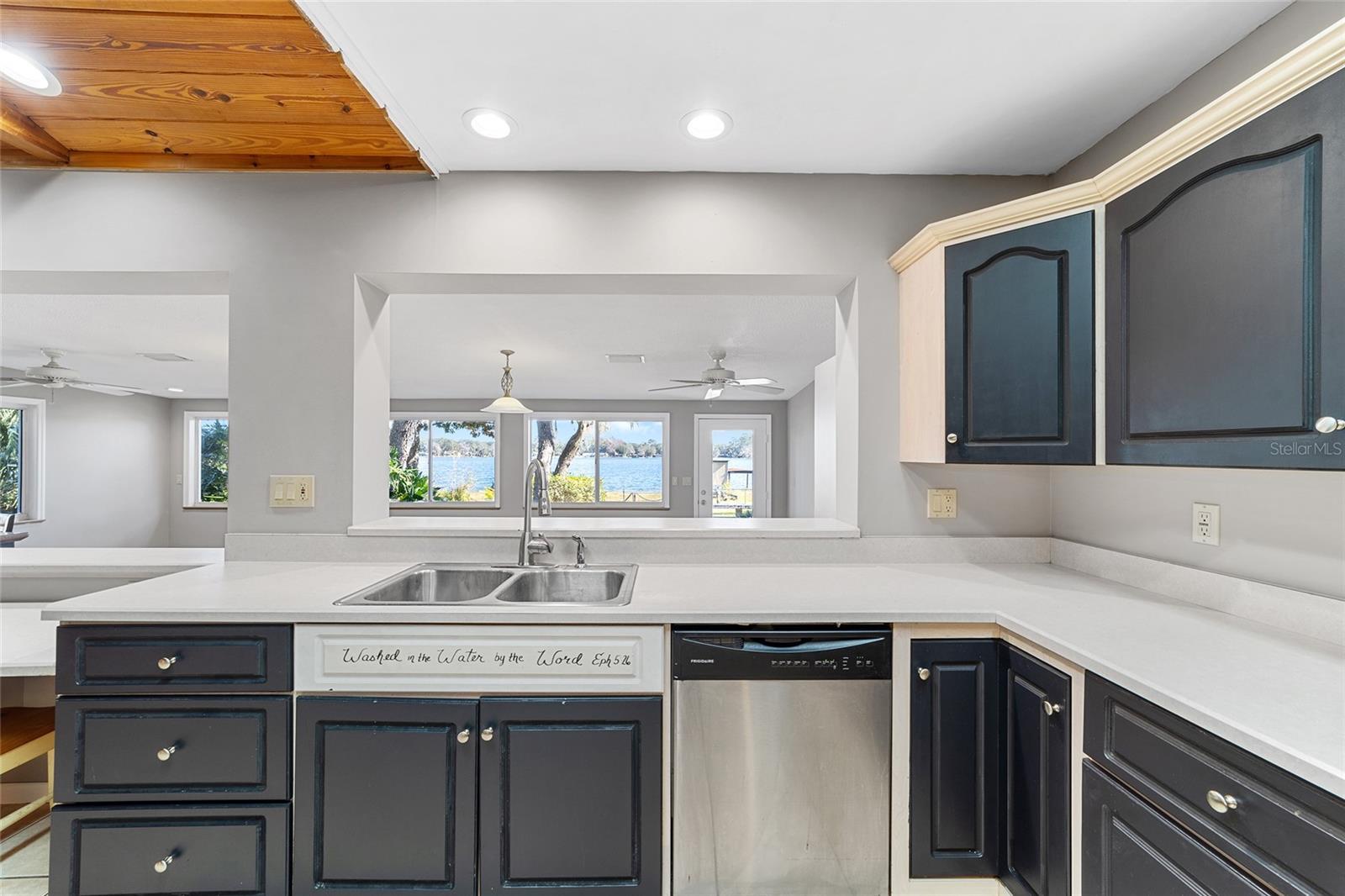 ISLAND LAKE - Residential