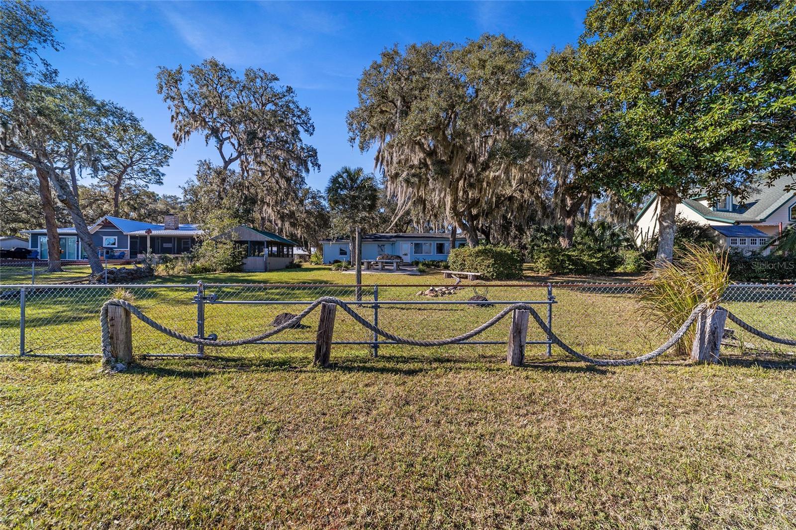 ISLAND LAKE - Residential