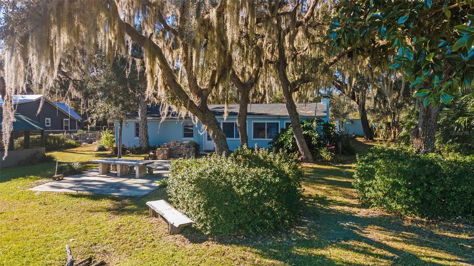 ISLAND LAKE - Residential