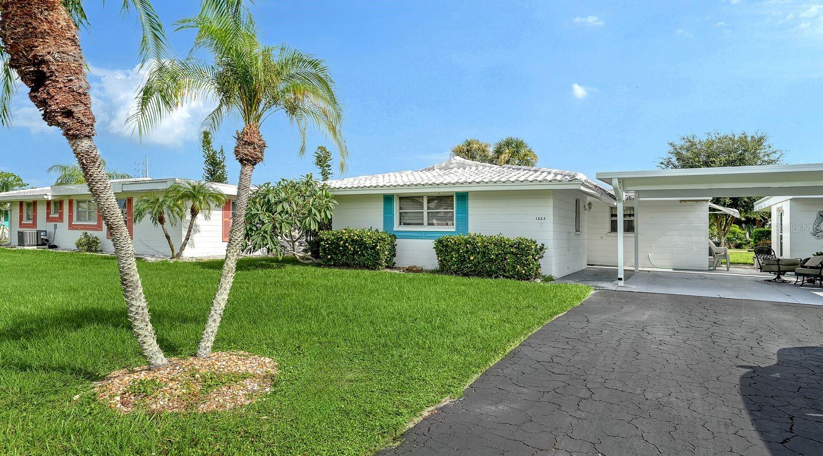 1523 LAKESIDE DRIVE 15