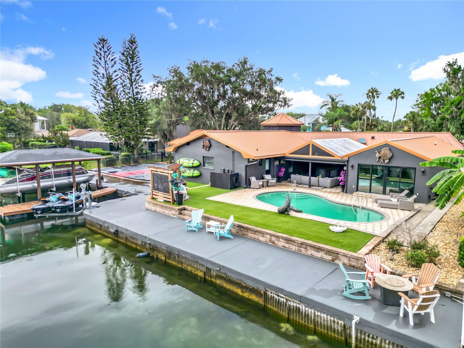 823 SW KINGS BAY DRIVE