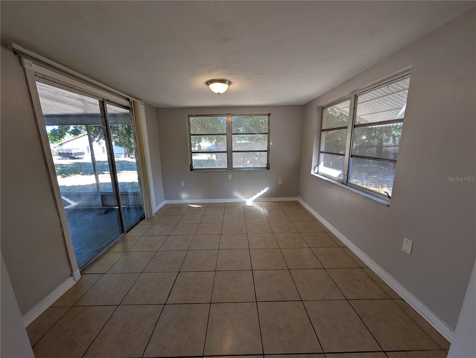 COLONIAL HILLS - Residential Lease