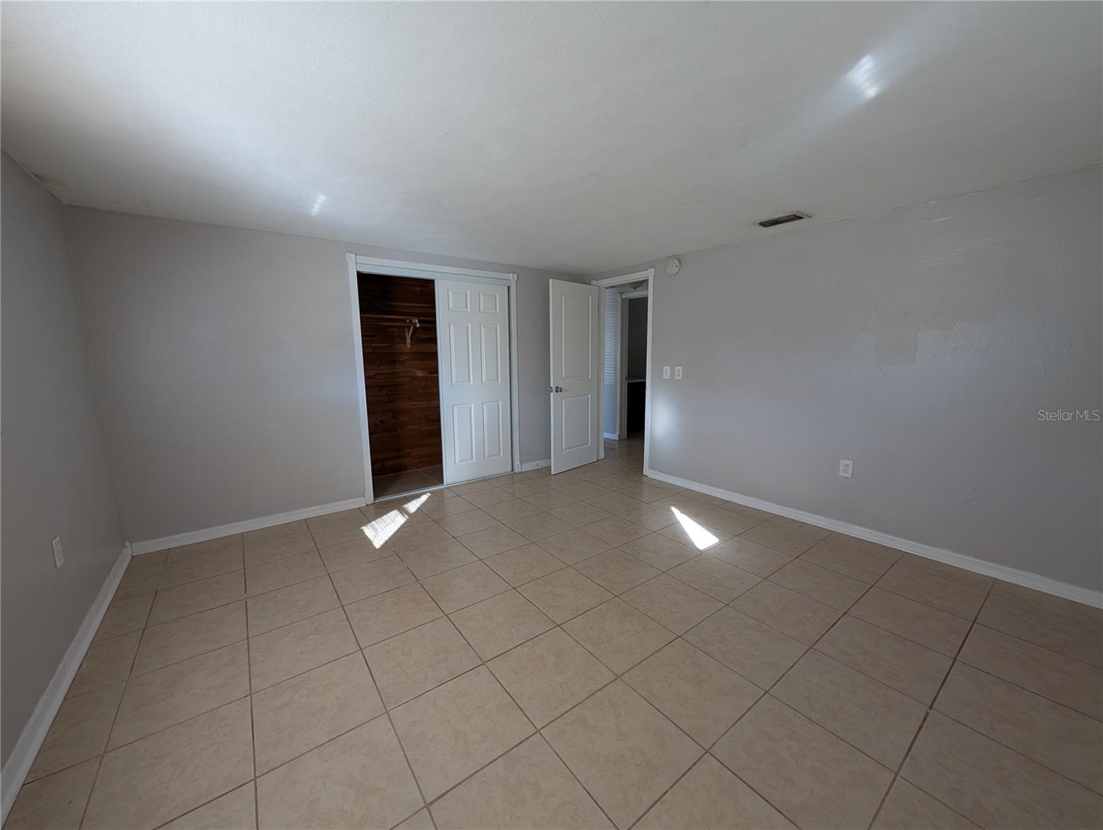 COLONIAL HILLS - Residential Lease