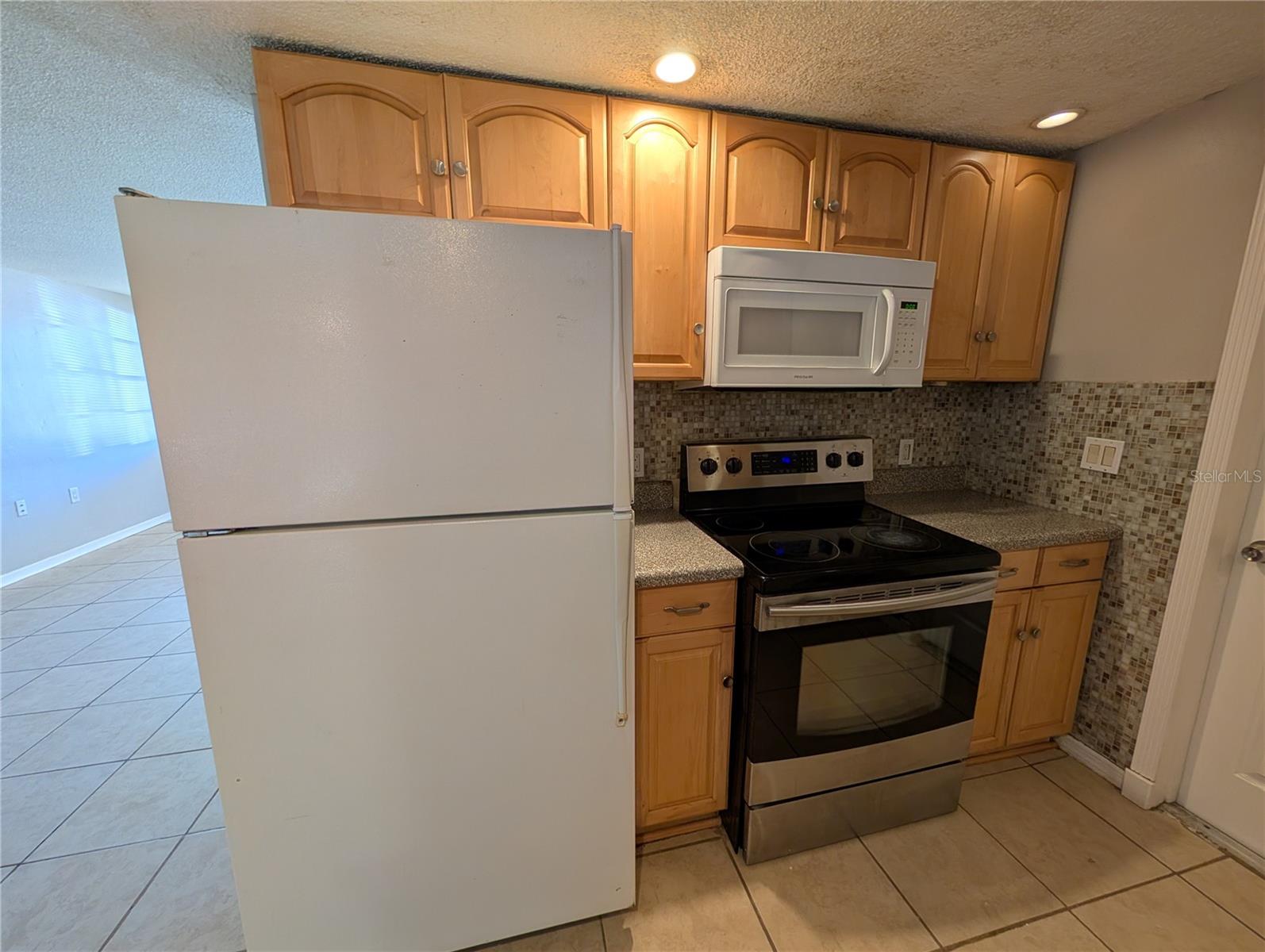 COLONIAL HILLS - Residential Lease