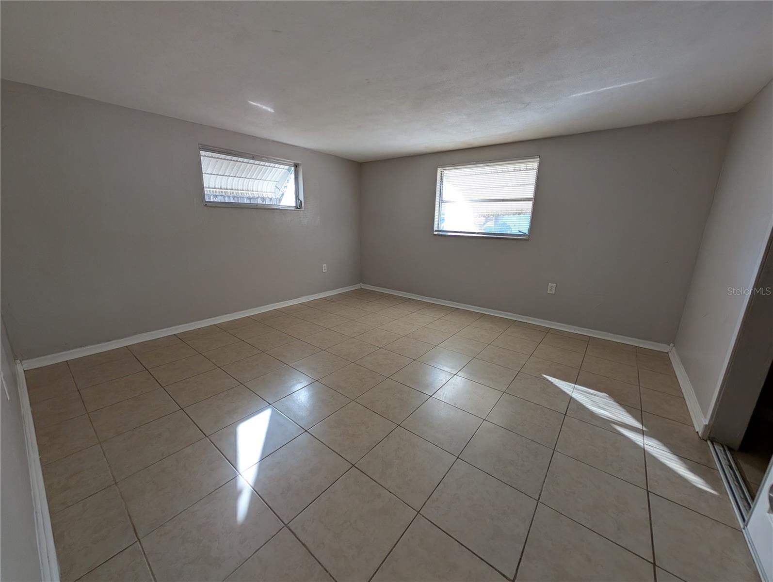 COLONIAL HILLS - Residential Lease