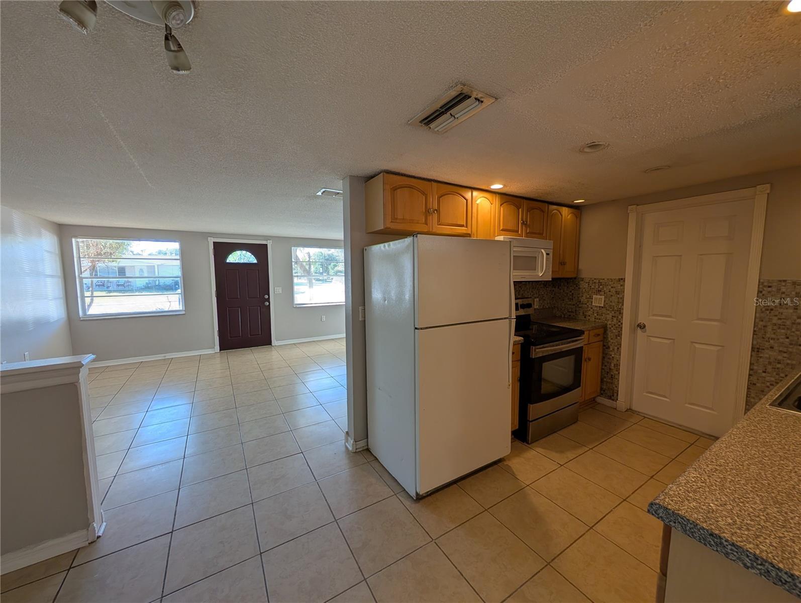 COLONIAL HILLS - Residential Lease