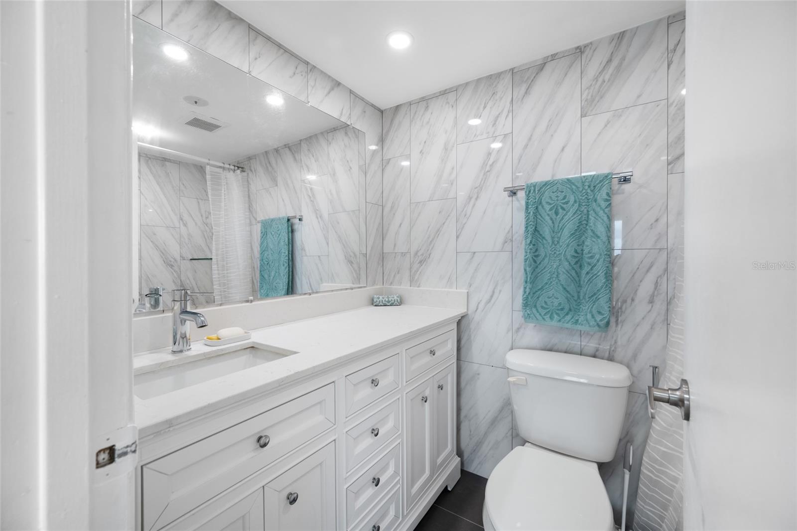 HARBOR BLUFFS WATERFRONT CONDO - Residential