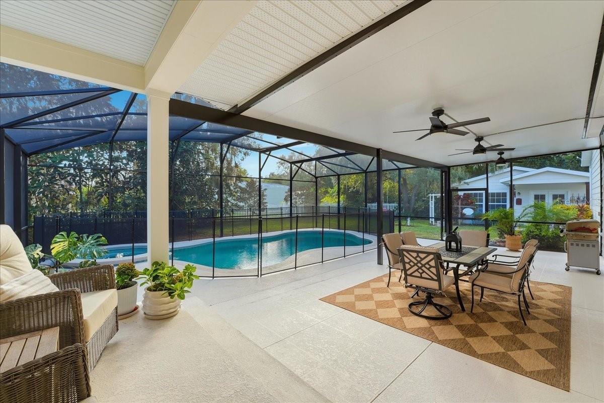 RUNNYMEDE OAKS UNREC - Residential