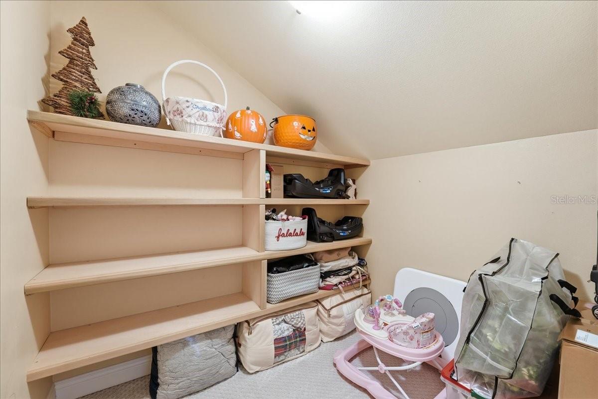 RUNNYMEDE OAKS UNREC - Residential