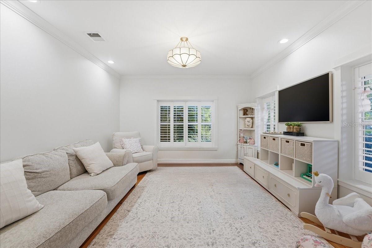 RUNNYMEDE OAKS UNREC - Residential