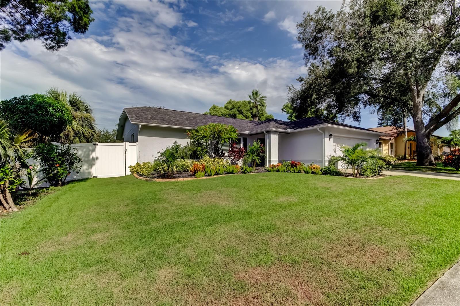 858 HARBOR CIRCLE