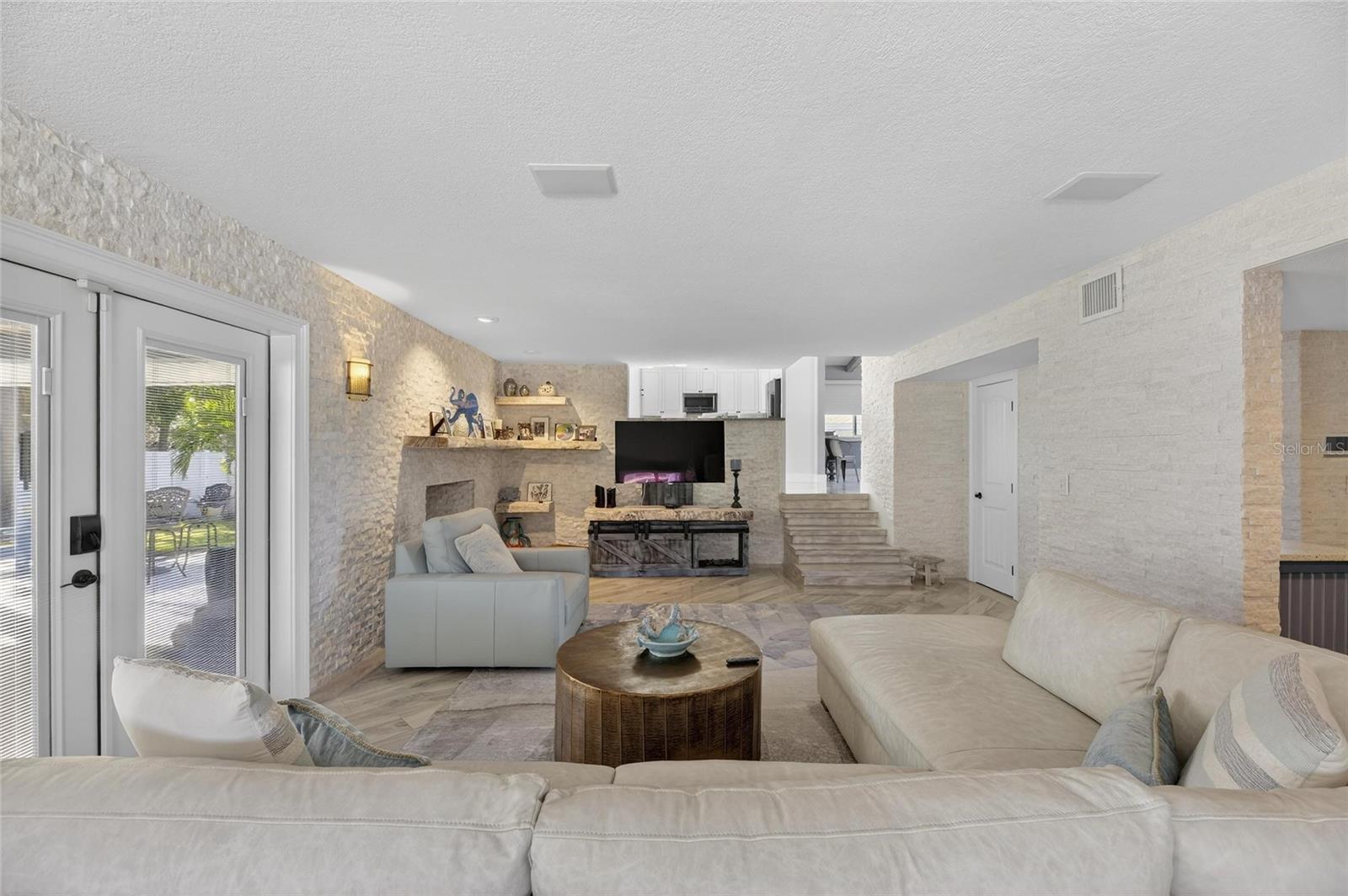 BELLEAIR BEACH YACHT CLUB ESTATES - Residential