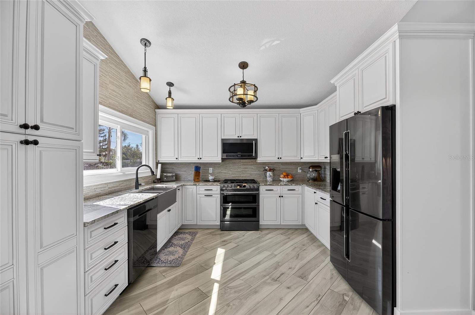 BELLEAIR BEACH YACHT CLUB ESTATES - Residential