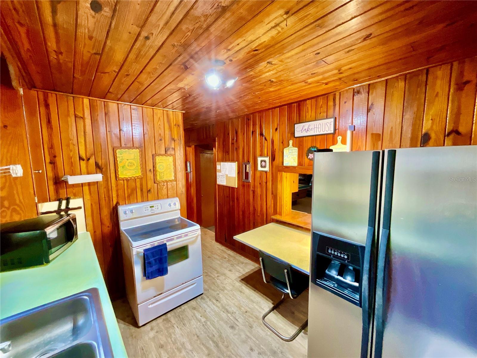 SUNNYSIDE BEACH - Residential