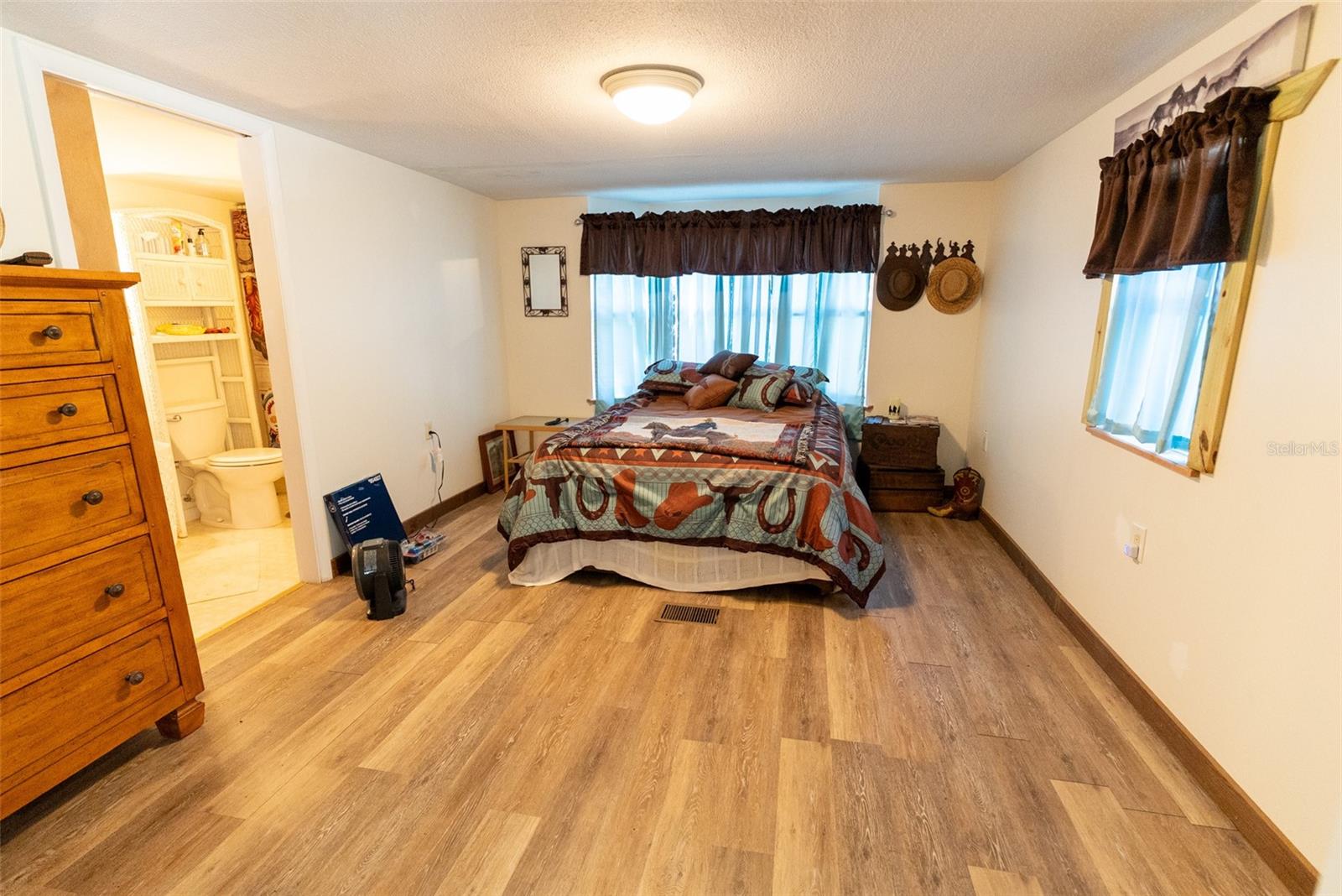 KERSHORES - Residential