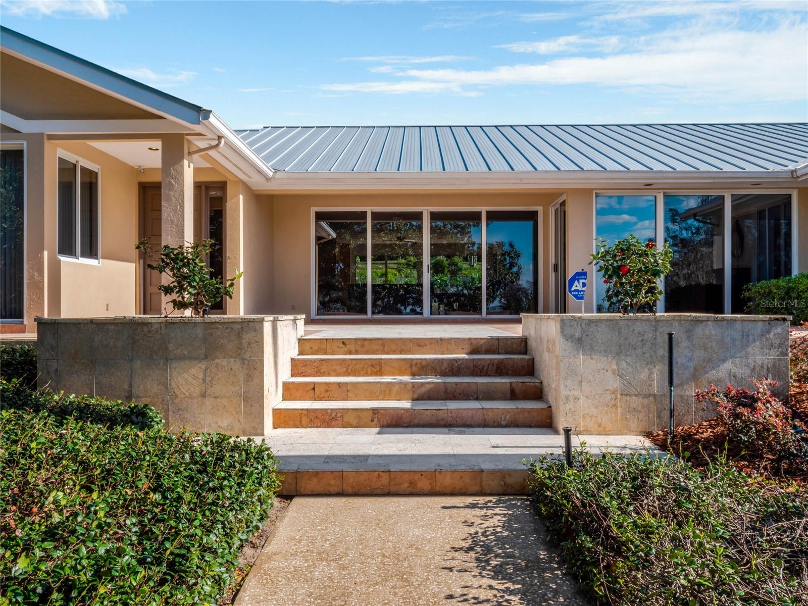 12104 LAKESHORE DRIVE