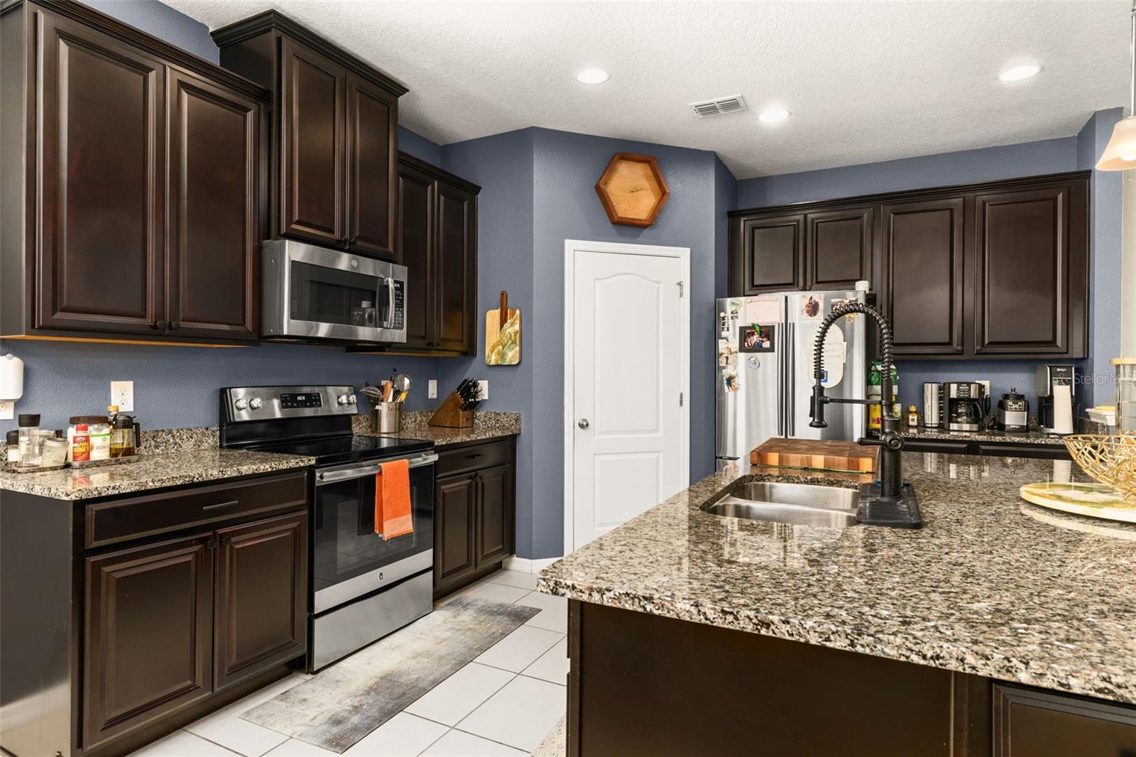 CHAMPIONS RESERVE - Residential