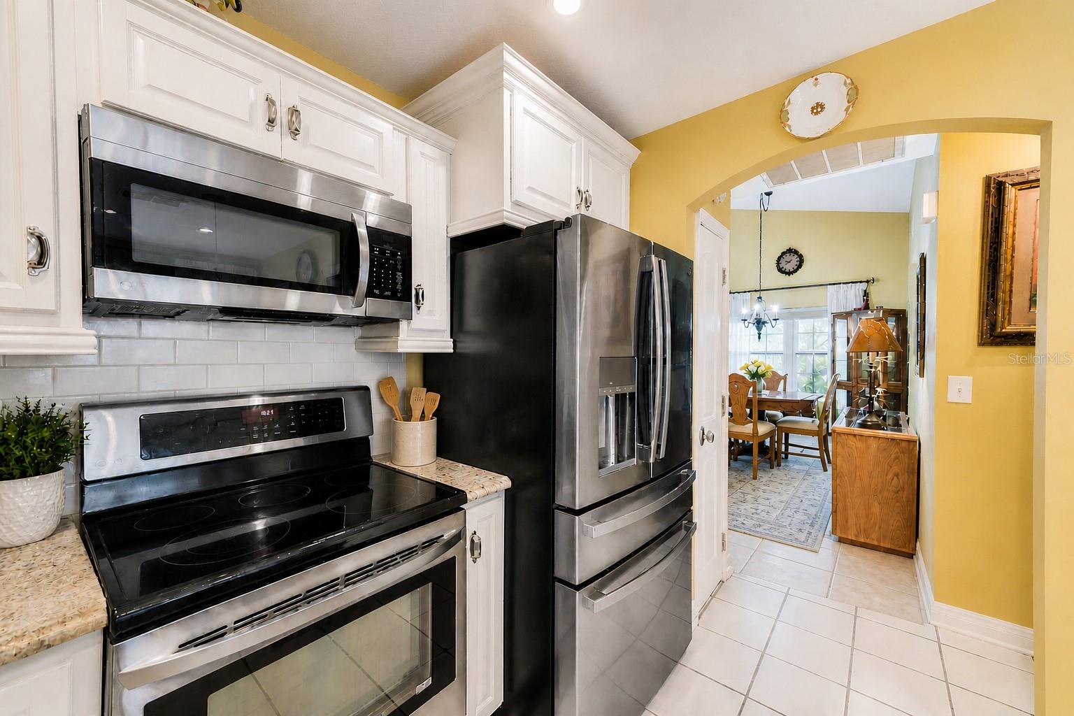 2728 BENTLEY DRIVE