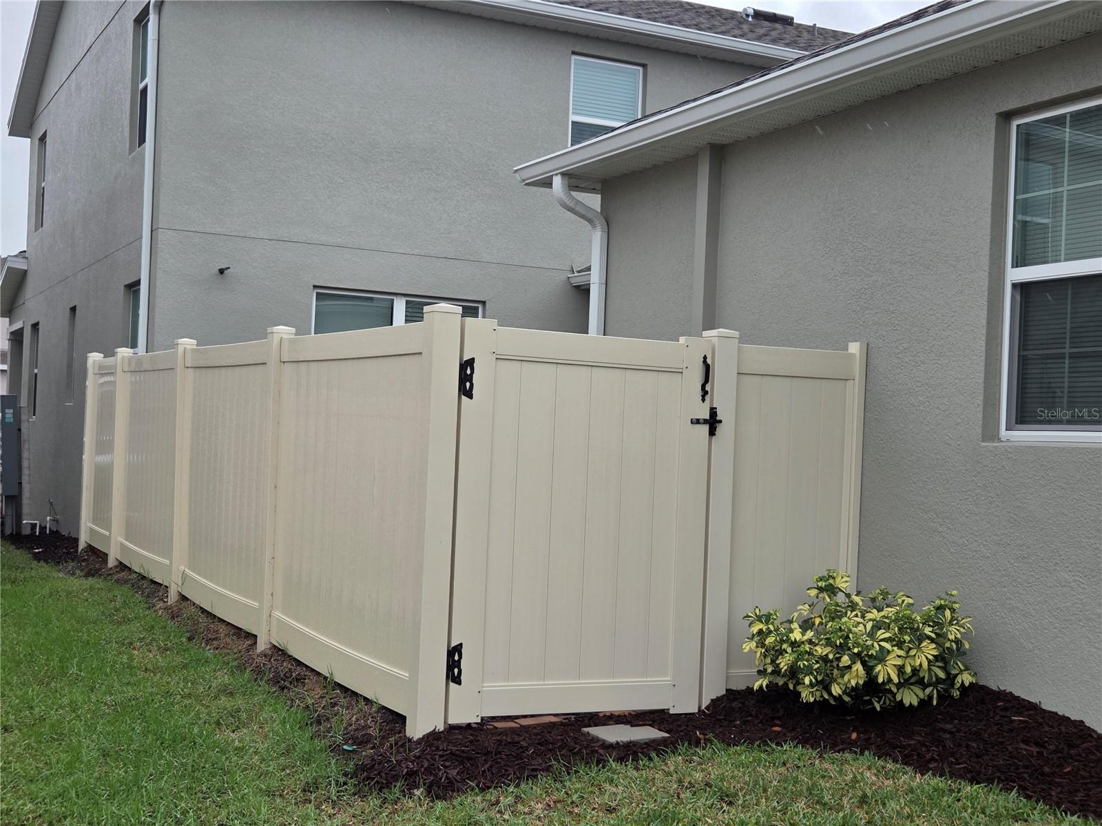 1686 CONTENTMENT LOOP