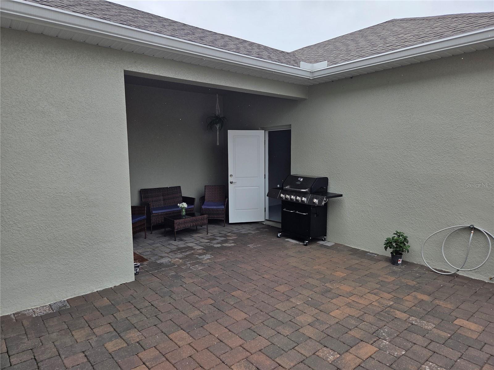 1686 CONTENTMENT LOOP