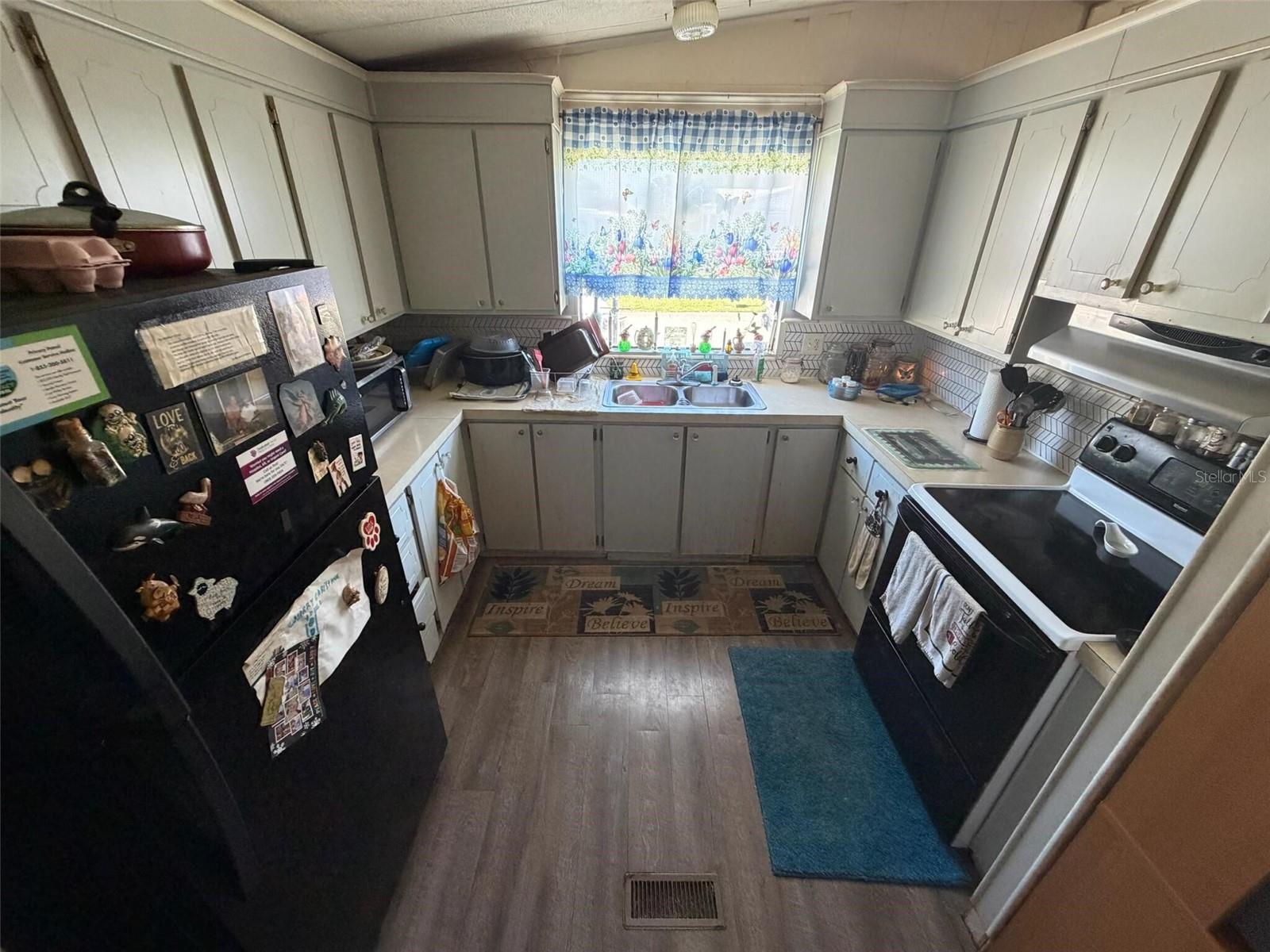 VILLAGE UNIT 03 LAKELAND - Residential