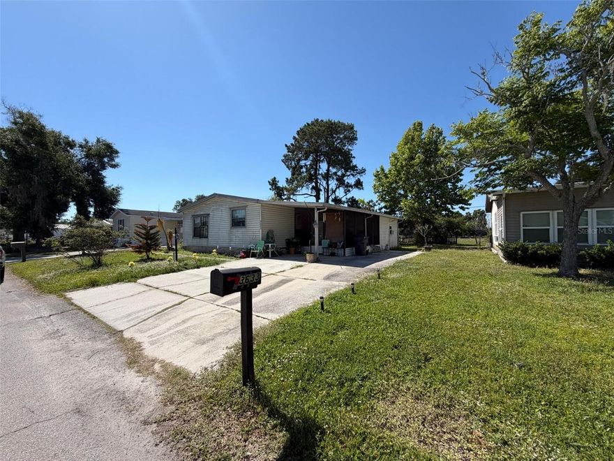 2 bed, 2 bath mobile home with tons of potential! This home needs some TLC but is priced accordingly for a quick sale. Convenient Lakeland location close to shopping, dining, and major roadways. Don't miss this opportunity!