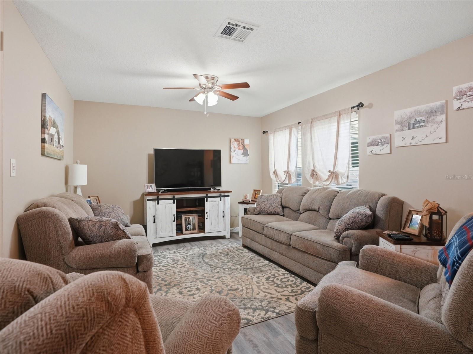 9122 DUPONT AVENUE