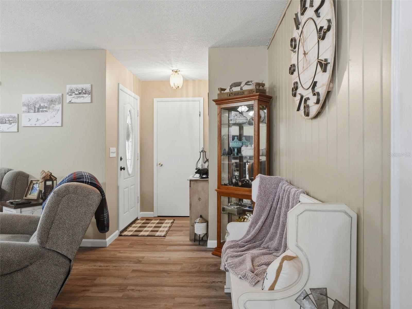 9122 DUPONT AVENUE