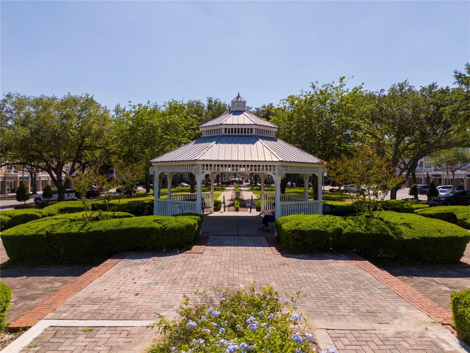 HAMPTONS/METROWEST - Residential