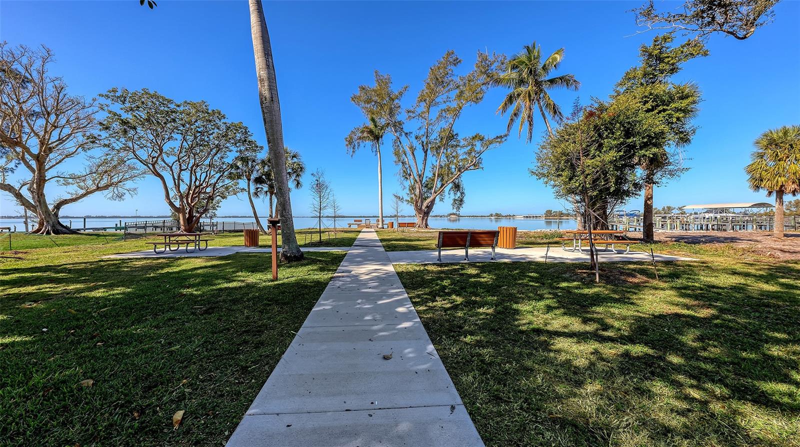 PALMA SOLA PARK - Residential