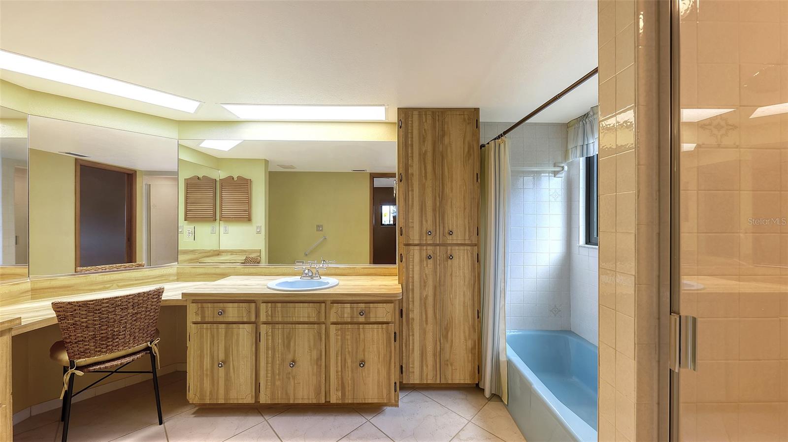 PALMA SOLA PARK - Residential