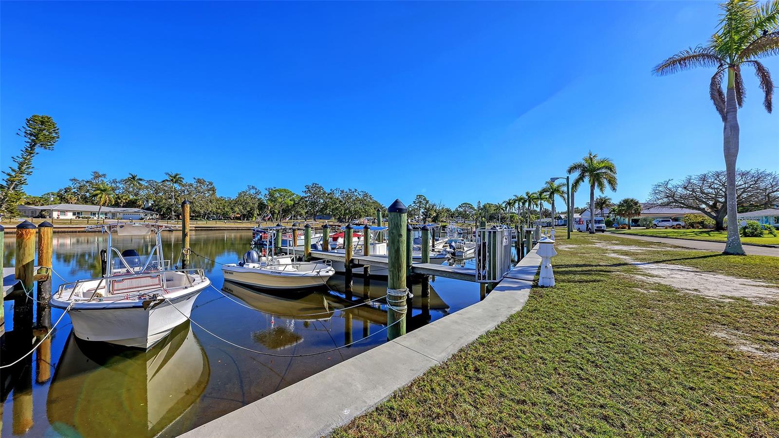 PALMA SOLA PARK - Residential