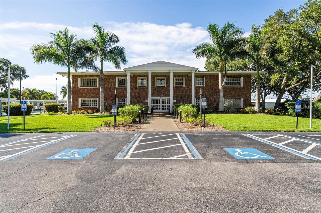 OAKWOOD MANOR - Residential