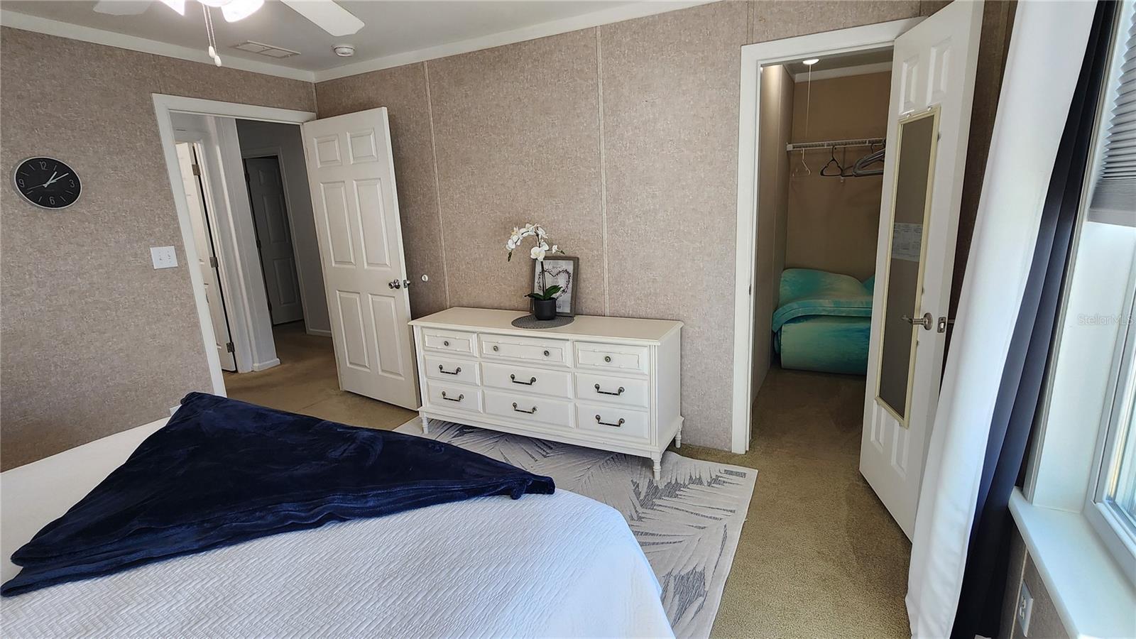 OAKWOOD MANOR - Residential