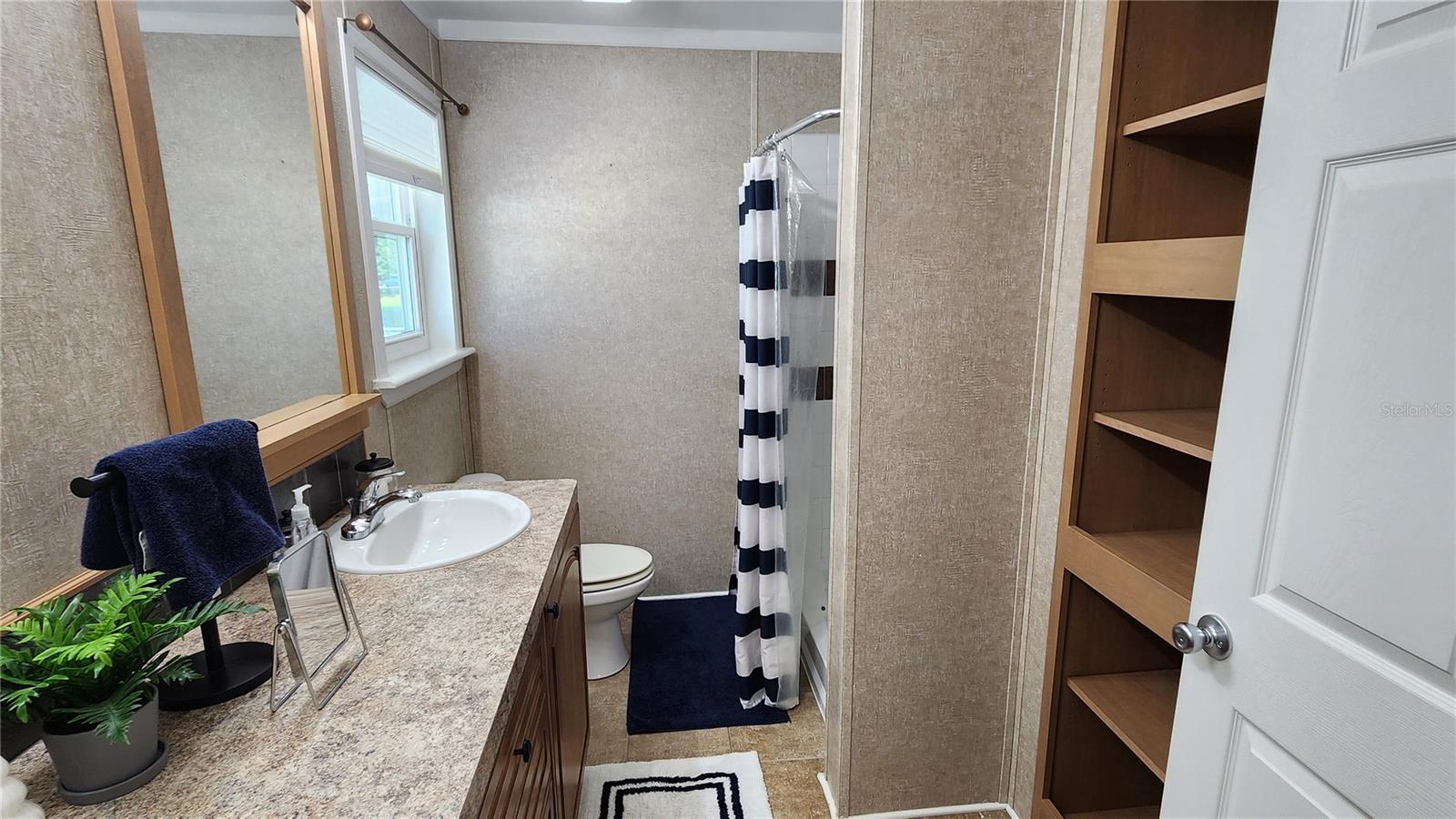 OAKWOOD MANOR - Residential