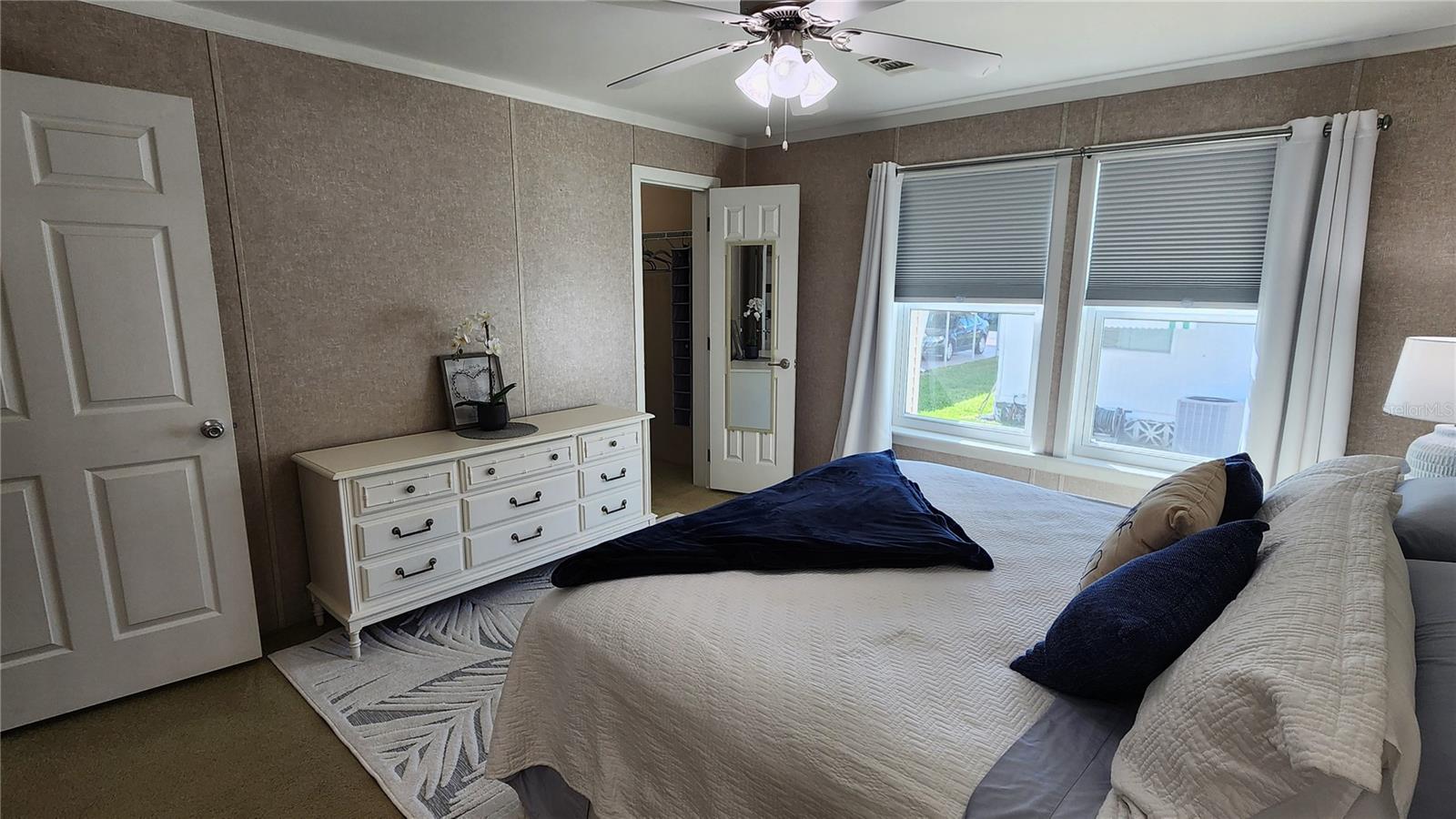 OAKWOOD MANOR - Residential