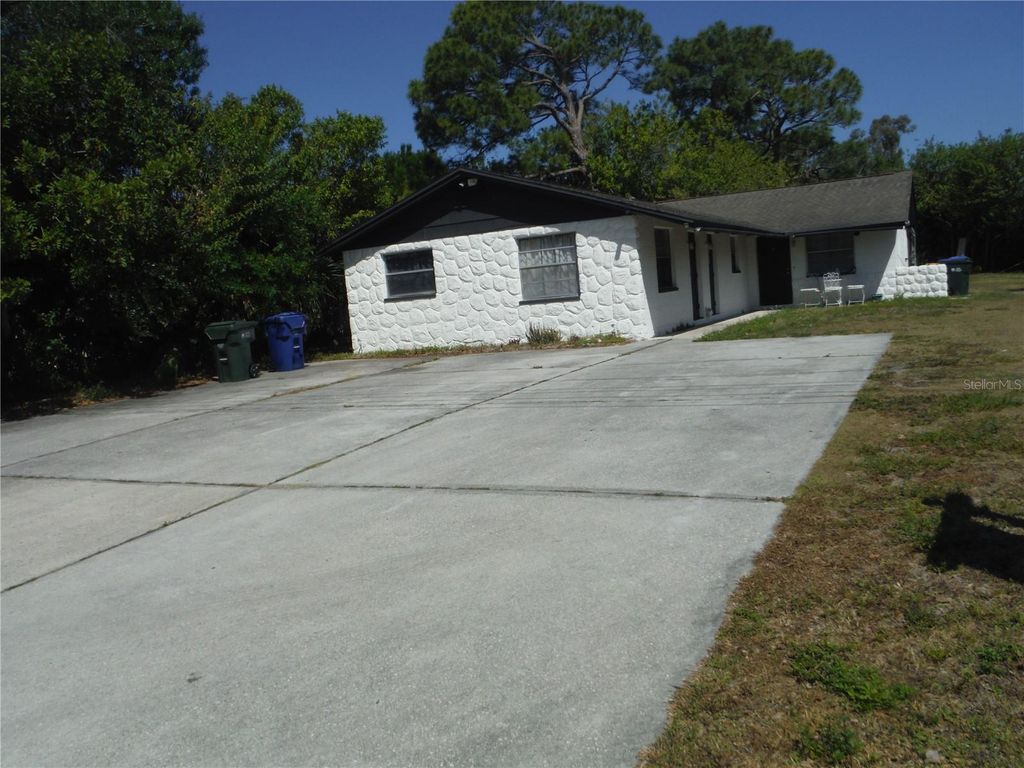 Photo of 118 Lake Avenue SE, Largo, FL 33771 (MLS # TB8499836)