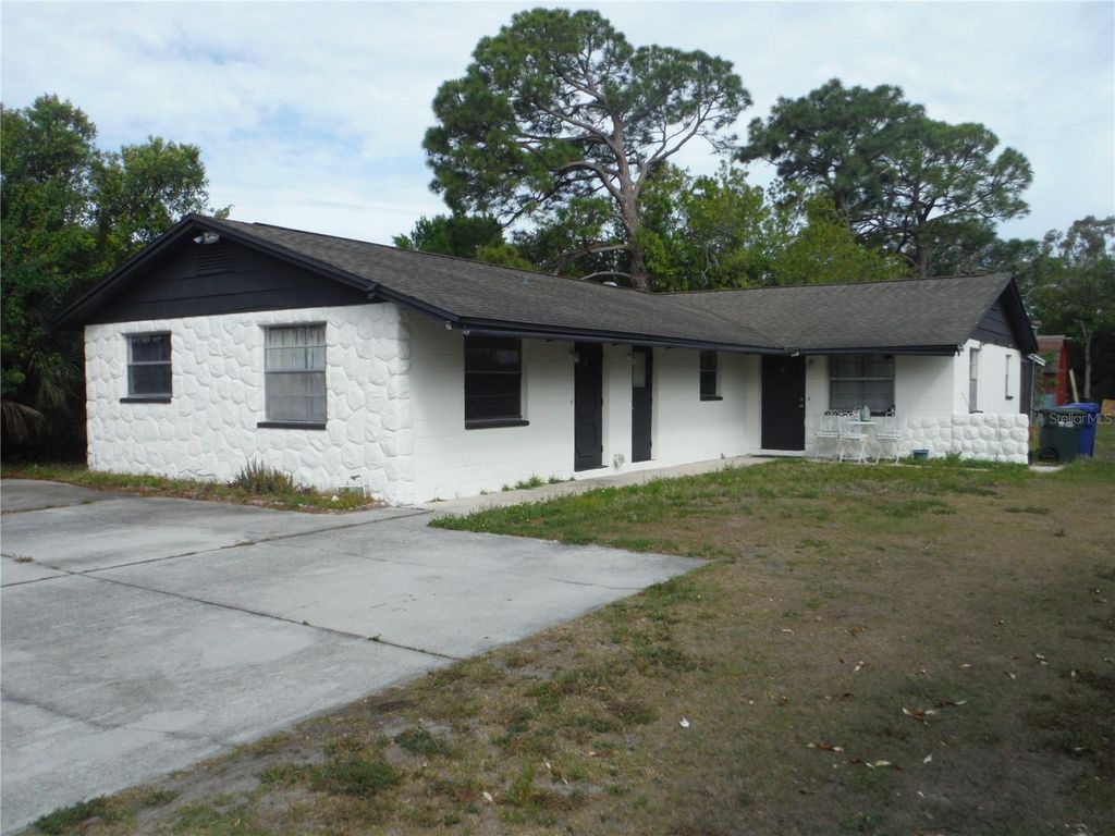 Photo of 118 Lake Avenue SE, Largo, FL 33771 (MLS # TB8499836)